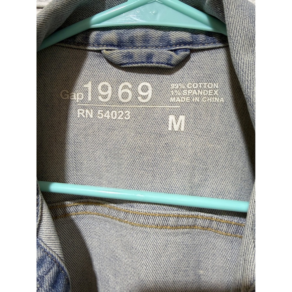 Gap Denim Jacket Womens Medium Light Wash 1969 Trucker Stretch Blue Excellent - Picture 2 of 4